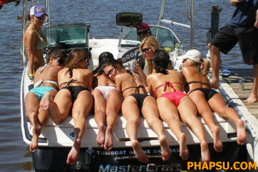 sexy_party_on_boat_22.jpg