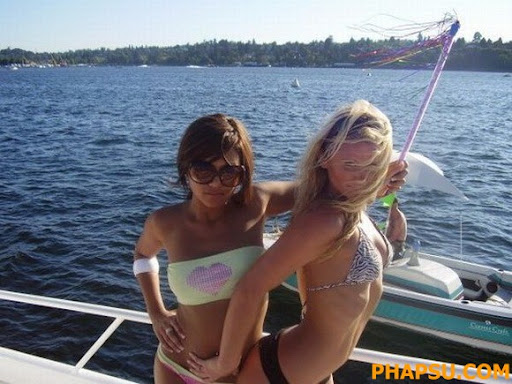 sexy_party_on_boat_27.jpg