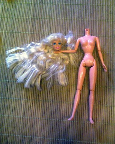 [Headless Barbie[3].jpg]