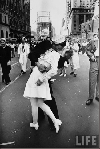 Vj_day_kiss