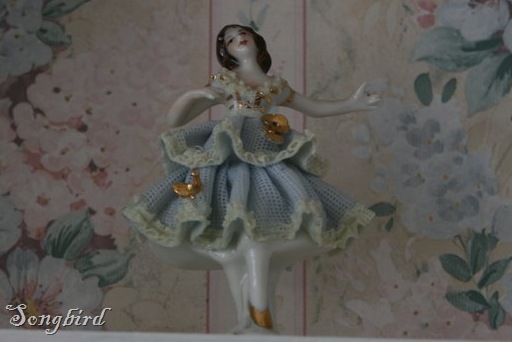 [Ballerina on shelf[3].jpg]