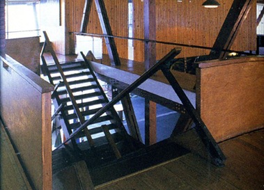 auz225