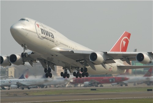 [747-400-nwa-goes-to-osaka[3].jpg]