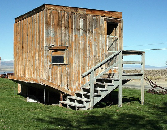 [Upside Down House, California.jpg]
