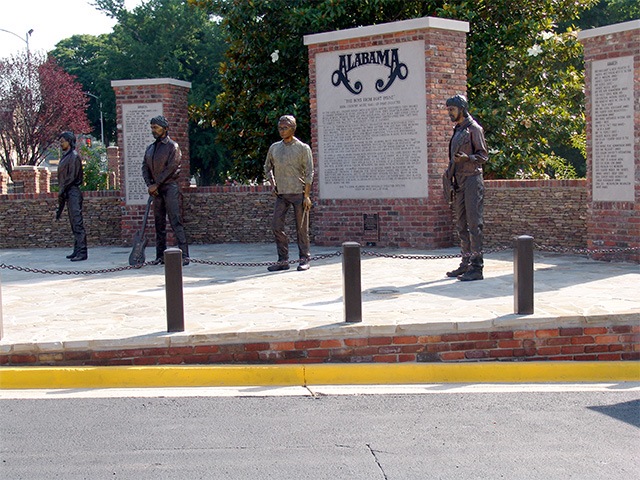 [statuesinplace[2].jpg]