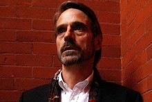 [Jeremy Irons is a Margin Call stábját erQsíti[2].jpg]