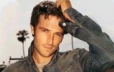 [Michael Vartan a Columbiana-ba tart[2].jpg]