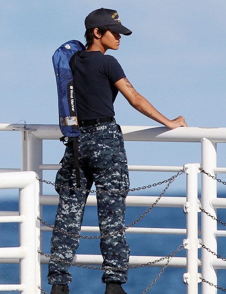 44341PCN_RihannaBoat