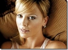 Charlize Theron-ék remake-elnek