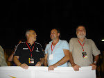 García, Cacho y Torrijos, sonrientes en el podio de salida