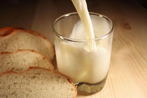 [glass_of_milk_and_bread_large[2].jpg]
