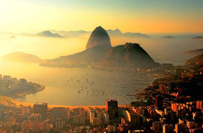 O Rio fica dourado no final da tarde... Mas s� se visto do P�o de A��car ou do Corcovado