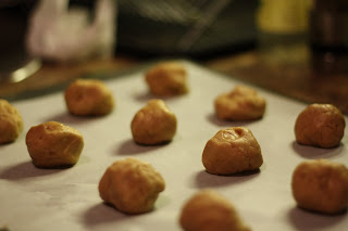 picture of round dough balls on baking sheet