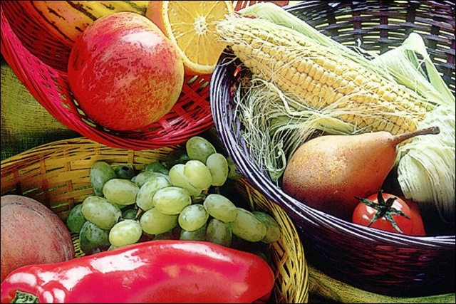 [fruit_and_vegetable_basket[11].jpg]