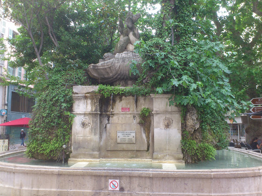 Fontaine de la Halle aux Grains