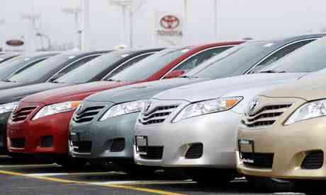Toyota Camrys on US sales lot. Safety stop halted sales January 2010