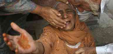 A Pakistani lady mourns the genocide of a family part of in the attack