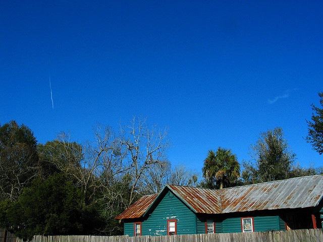 [turquoise house with blue sky[5].jpg]
