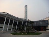 大学生活动中心——学生会老家，就在钟楼下面