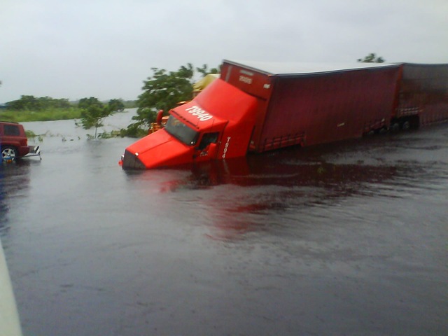 [inundacion[19].jpg]