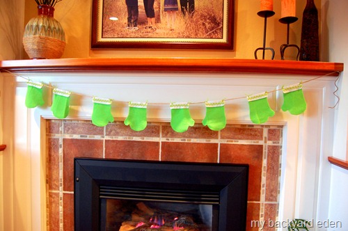 Christmas Mitten Garland