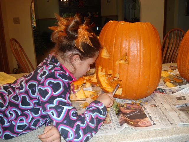 [Carving pumpkins Halloween 2010 025[3].jpg]