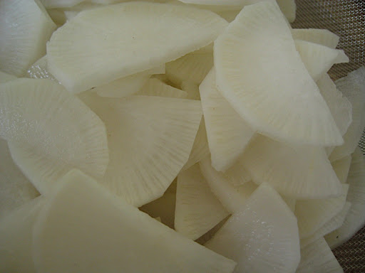 daikon slices