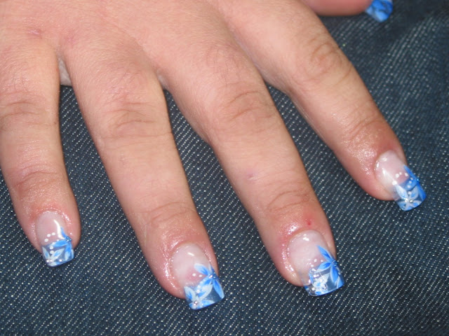blue nail design with flower