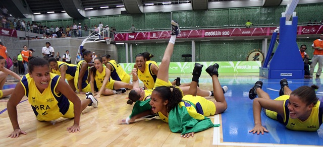 [Final_Baloncesto-Femenino_Argentina-Brasil_IXJSM2010_Foto-Robinson-Henao_5[5].jpg]