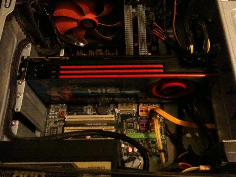 [HD6870 in Antec 300[5].jpg]