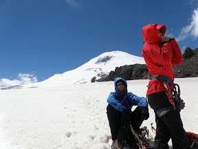 elbrus_j%C3%A4%C3%A4tikk%C3%B6%20Juha%20ja%20mari.JPG