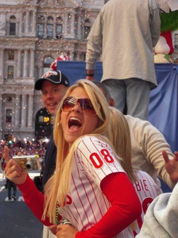 [Phillies ballgirl 08[3].jpg]