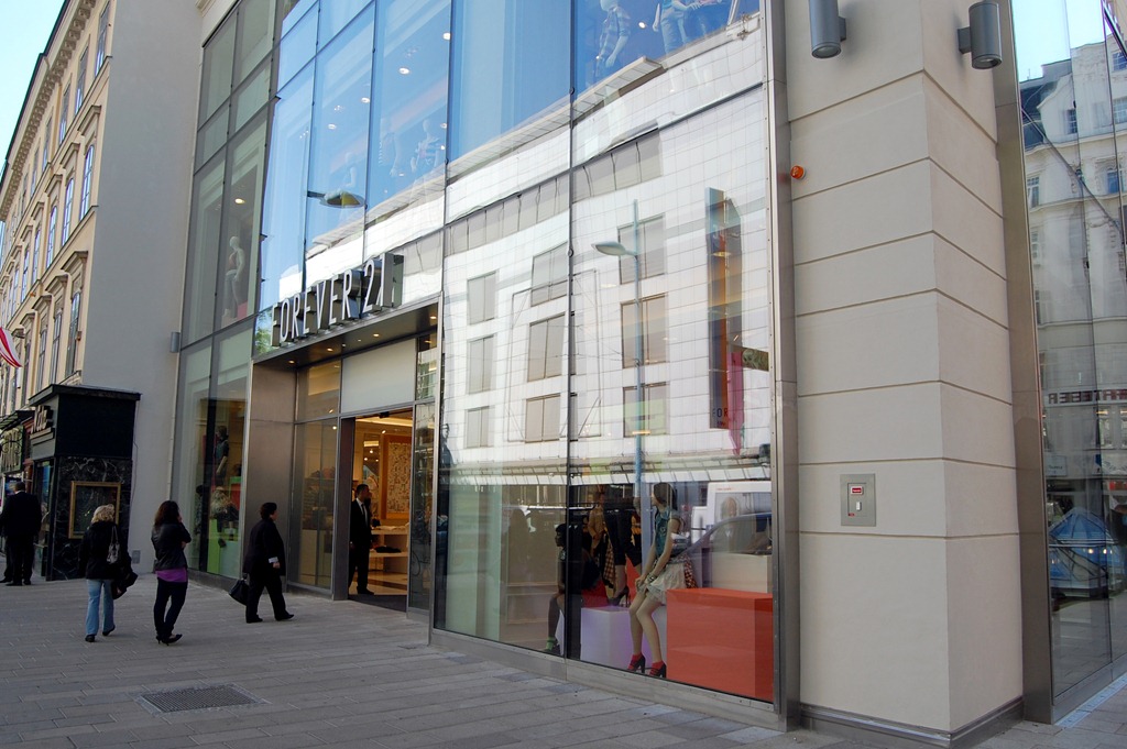 [Forever 21 Wien Mariahilferstraße[6].jpg]