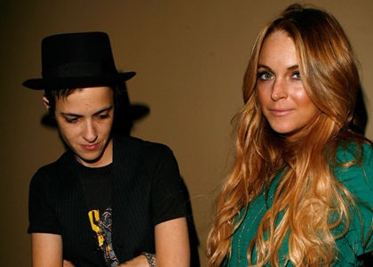 [lindsay-sam-apple-opening[10].jpg]