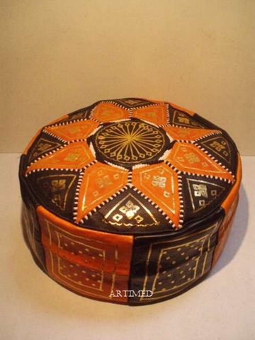 pouf-en-cuir-orange-noir%5B7%5D.jpg
