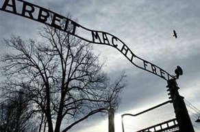 Cartel de entrada a Auschwitz