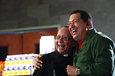 El sacerdote y Chávez