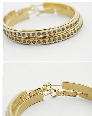 [light gold circle[2].jpg]