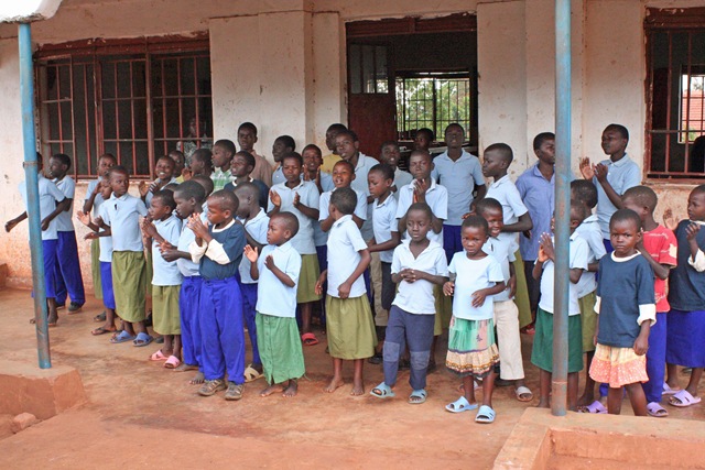 [tumaini-singing[3].jpg]