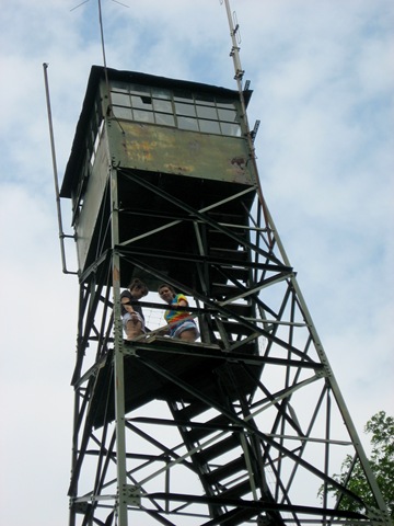[2009-06-13 - IN, McCormick's Creek - Fire Tower Hiking with Chelsey and Alyssa-12.jpg]