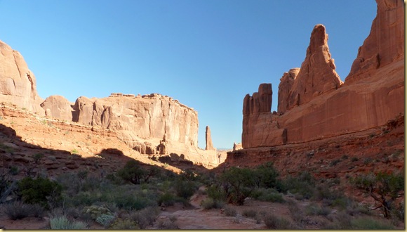 2010-09-11 - UT, Arches National Park - Park Avenue Hike -1035