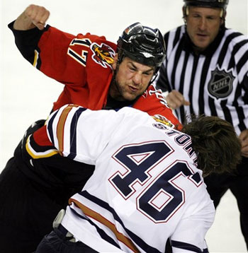 <p>2006/09/21 - Eric Godard vs Zack Stortini</p>