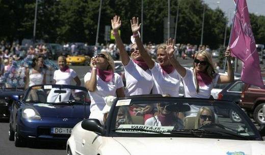 blonde_parade_10.jpg