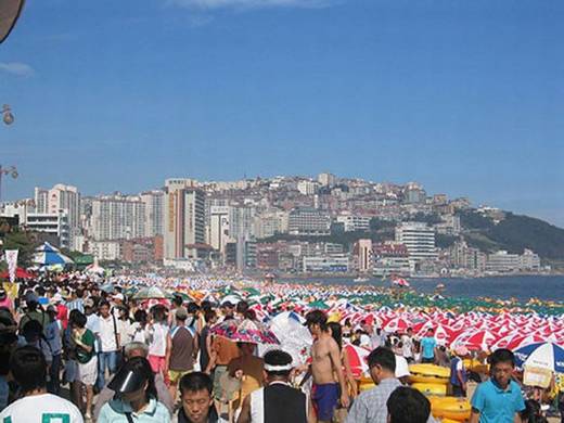 funny_korean_beach_2.jpg