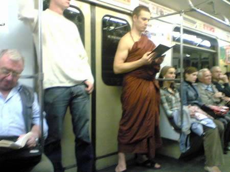 funny_guys_subway_car_7.jpg