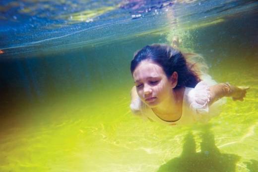 girls_and_water_2.jpg
