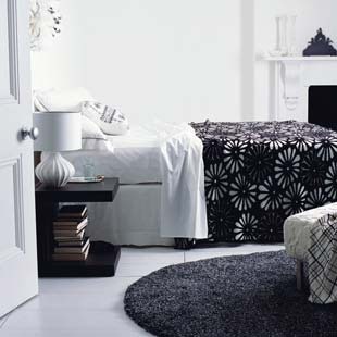 [Black-and-white-bedroom[3].jpg]