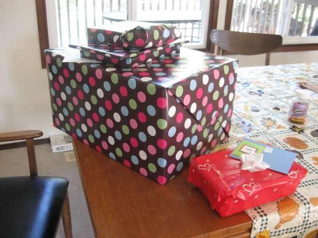 [anniversary gifts 01[3].jpg]