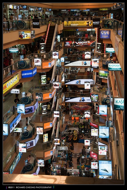 The Manga Dua IT Mall... No kidding! They have almost everything you need. | © 2011 Mike EcKO_Bravo Photography - Jakarta DSC_0363