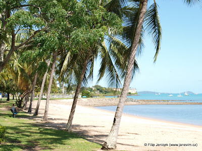 Na lavicce na Airlie Beach